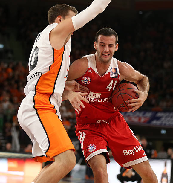 员凭借他们 员凭借他们