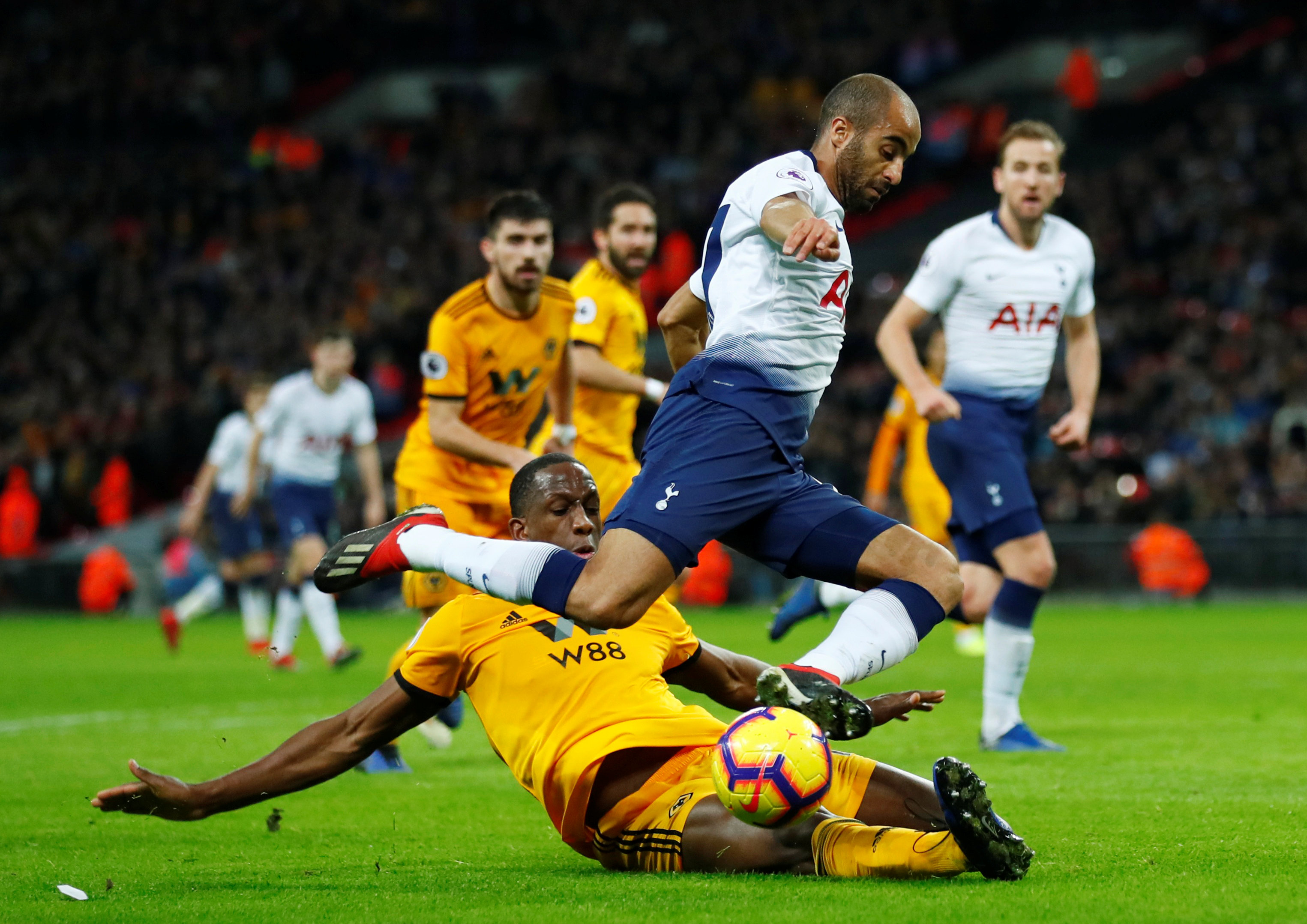 罗娃则利用 罗娃则利用