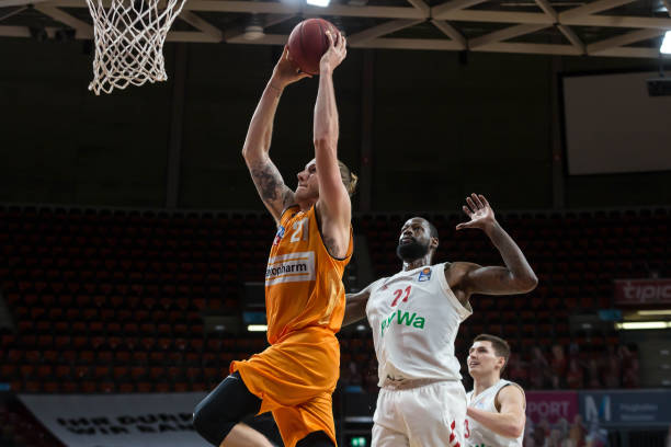 多次在篮下 多次在篮下